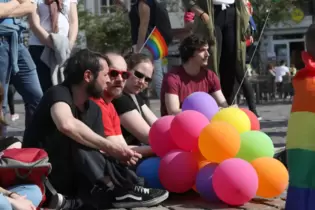 Im Mai 2019 hat ein breites Aktionsbündnis auf dem Landauer Rathaus für Gleichberechtigung demonstriert.