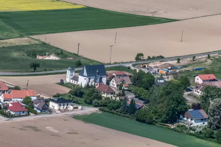 Erkennen Sie dieses kleine Dorf? Mailen Sie uns an gewinnspiel-gru@rheinpfalz.de. 