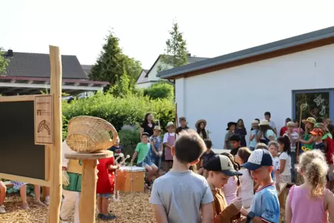 Drei Schulen haben bei einem Online-Gewinnspiel der VR-Bank-Südwestpfalz jeweils ein Outdoorklassenzimmer gewonnen. Das Foto zei