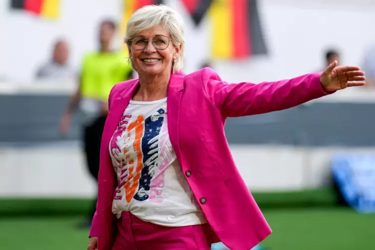 Willkommen bei der WM: Die Aufstockung auf 32 Teams sieht Silvia Neid noch etwas skeptisch, will aber das Turnier abwarten und s