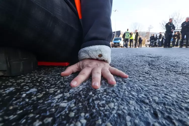 So war es angekündigt: Angeblich wollten Klimakleber am Samstag in Bockenheim die Weinstraße blockieren. 