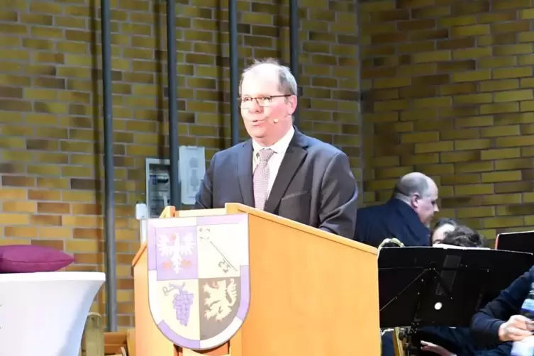 Jürgen Oberholz beim Frühlingsfest der Verbandsgemeinde. 