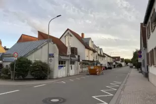 Heiligensteiner Straße: Hier gibt es regelmäig Überschwemmungen, denn der Straßenabschnitt liegt in einer Senke und das Kanalnet