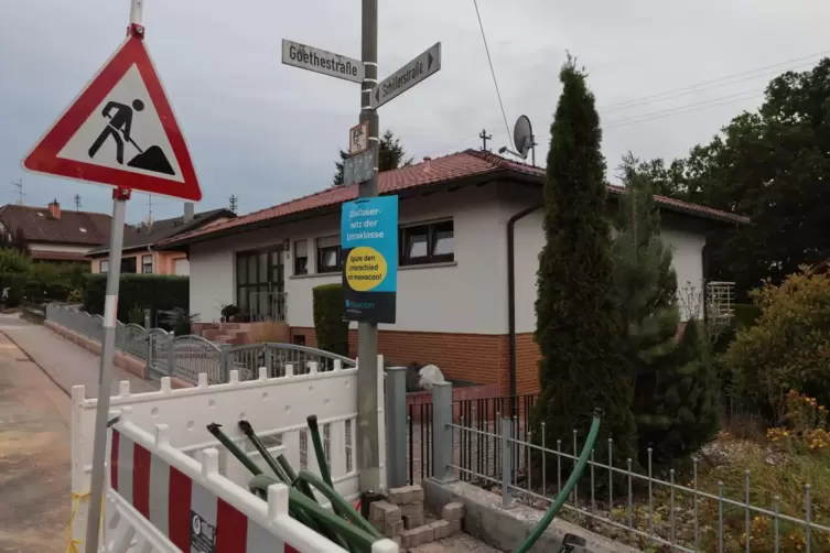 Mawacon verlegt derzeit unter anderem in Altleiningen Glasfaser, zum Beispiel in der Schillerstraße.