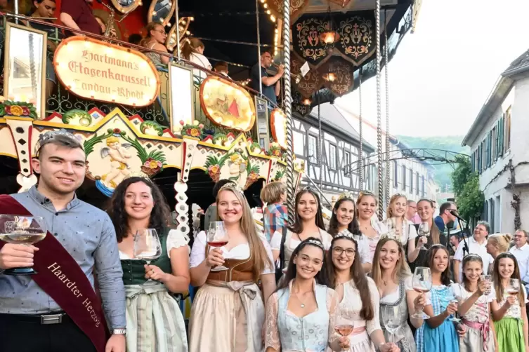 Ein beliebter Treffpunkt für Weinhoheiten: die Eröffnung der Jakobuskerwe in Hambach, hier im vergangenen Jahr. 