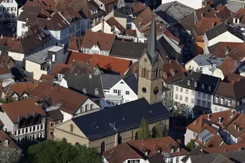 Klimaneutralität beschäftigt die Kirche derzeit ebenfalls: Es gibt Überlegungen, die evangelische Stadtkirche in Kusel mit einer