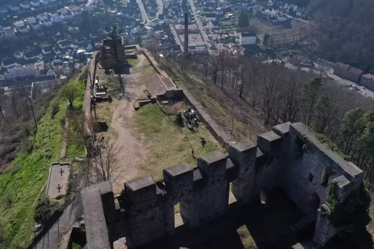 Beeindruckend: oben die Wolfsburg und unten Neustadt.