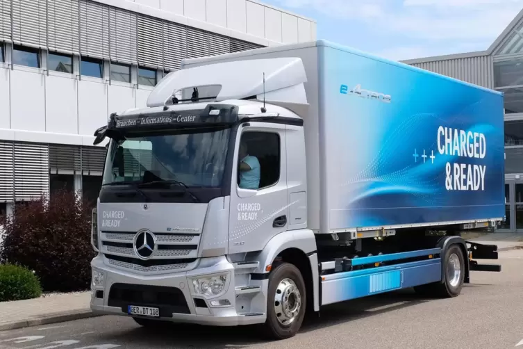 Der Mercedes-Benz „eActros“ wird seit dem Jahr 2021 im Werk Wörth gefertigt. 