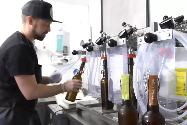 Sebastian Müller steckt viel Herzblut und Zeit in seine Braupassion. Dass die Leute sein Bier abfeiern, findet er „einfach geil“