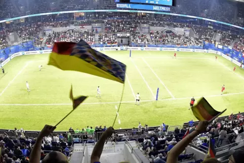 Imposant: Die Atmosphäre in der Arena. 