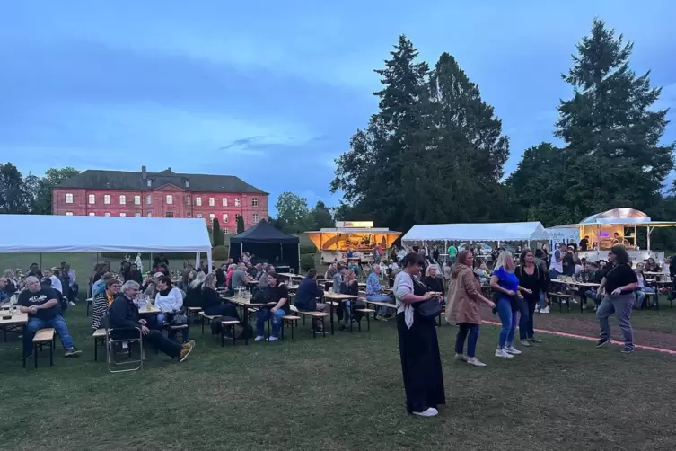 Womöglich lag es am durchwachsenen Wetter, dass beim Schlossparkfest diesmal etwas weniger los war. Doch gerade am Samstag zeigt