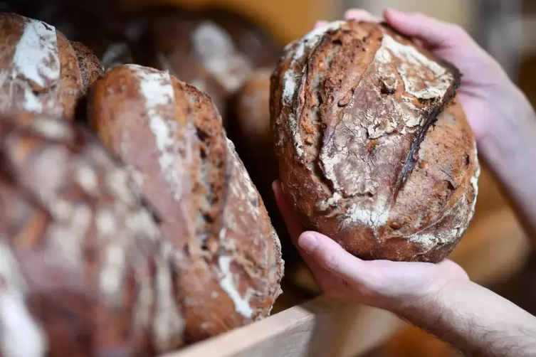 Der Verkauf von halbierten Broten in rheinland-pfälzischen Bäckereien ist nach Angaben des Landesamts für Mess- und Eichgesetz w