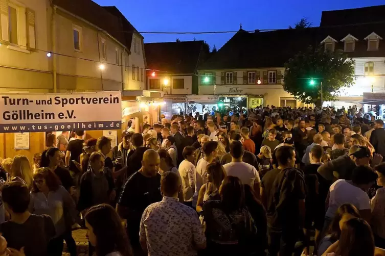 Dichtes Gedränge: der Marktplatz bei einem früheren Torbogenfest. 