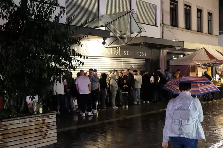 Seit Tagen Regen. Und das in den Ferien. Das Foto entstand am Stadtfest.