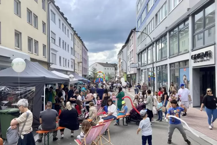 Die Kindermeile in der Bahnhofstraße war schon am Samstagmorgen gut besucht. 