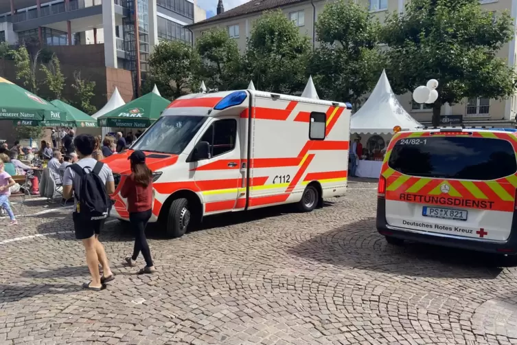 Am Samstag mussten Notarzt und Rettungswagen zum Schlossplatz ausrücken. Eine Frau hatte Kreislaufprobleme. 