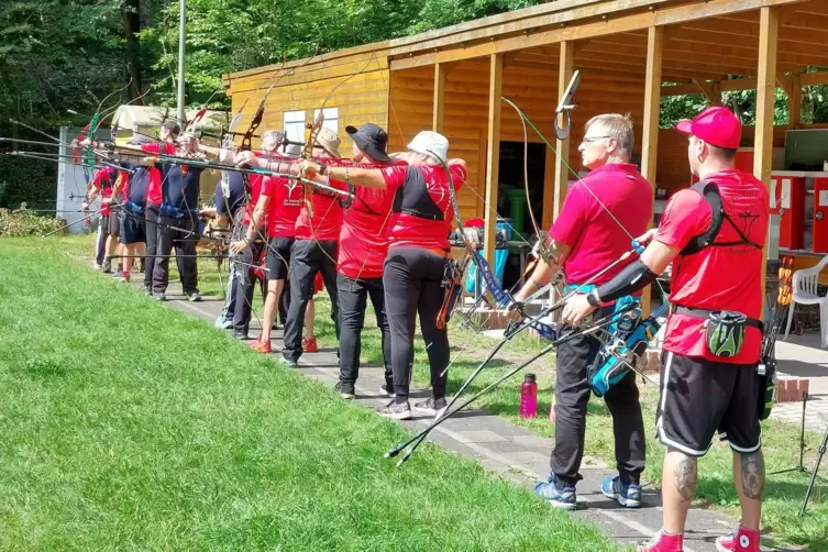 An der Schießlinie: Wettkampf in der Bezirksliga am Samstag auf dem Bogengelände des TFC Kaiserslautern. 