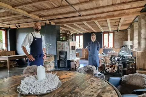 Robert Rädel und Mona Schmid bilden das Küchenteam im Heidelberger Sternerestaurant „Oben“. 