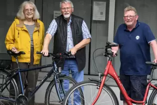 »Wir wollen etwas bewegen«, sagen Ria Weisenbach, Karl-Heinz Blumenschein und Peter Oriwol (von links) vom Seniorenbeirat.