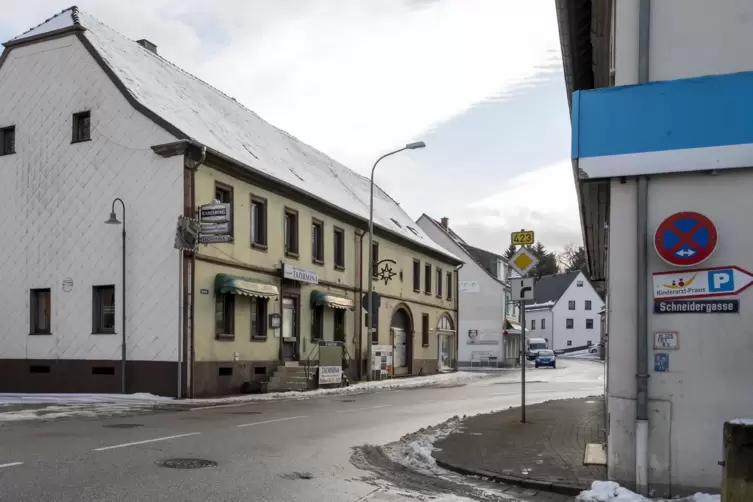 Zu den Stoßzeiten wird es auf der Bundesstraße im Bereich Schneidergasse und Bahnhofstraße durchaus eng. Ein Kreisel soll Abhilf