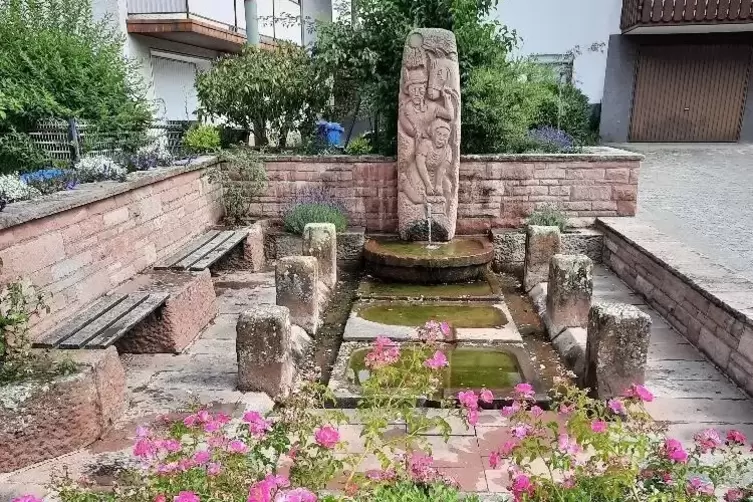 Historischer Treffpunkt: Der Jakobsbrunnen in Bann diente früher als Waschbrunnen. Arnold Germann hat ihn fotografiert. 