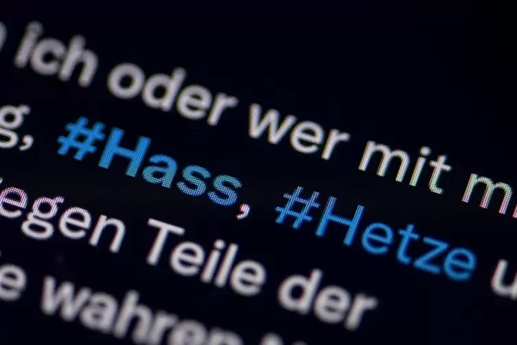 Die Moderatorin weht sich gegen Hass und Hetze im Netz. 