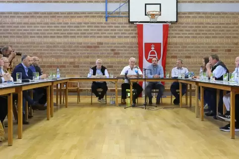  Aus Protest gegen die Finanzpolitik in Rheinland-Pfalz haben Gemeinderat und Ortsbürgermeister in Freisbach (Kreis Germersheim)