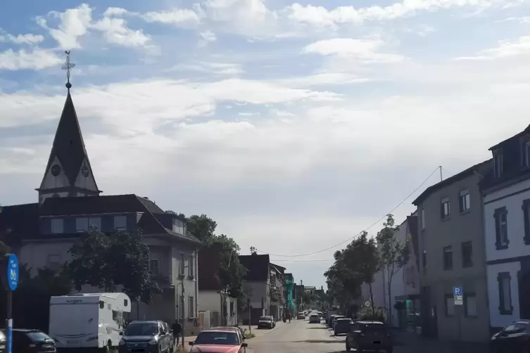 Die Hauptstraße in Rheingönheim.