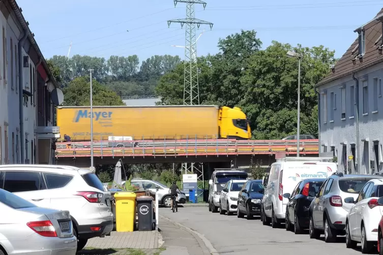 Die Brückenbaustelle der A 8 in Ernstweiler, Fahrtrichtung Pirmasens, ist fast fertig.