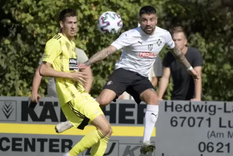 Jannik Styblo (links) traf zum 2:0 in Bitburg. 