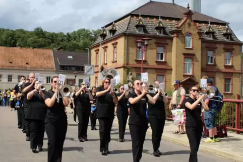 Der Musikzug Dudweiler sorgte für den richtigen Sound.