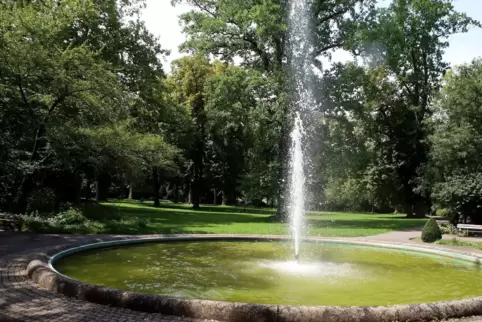 Allein der Anblick erfrischt: der Brunnen im Goethepark.