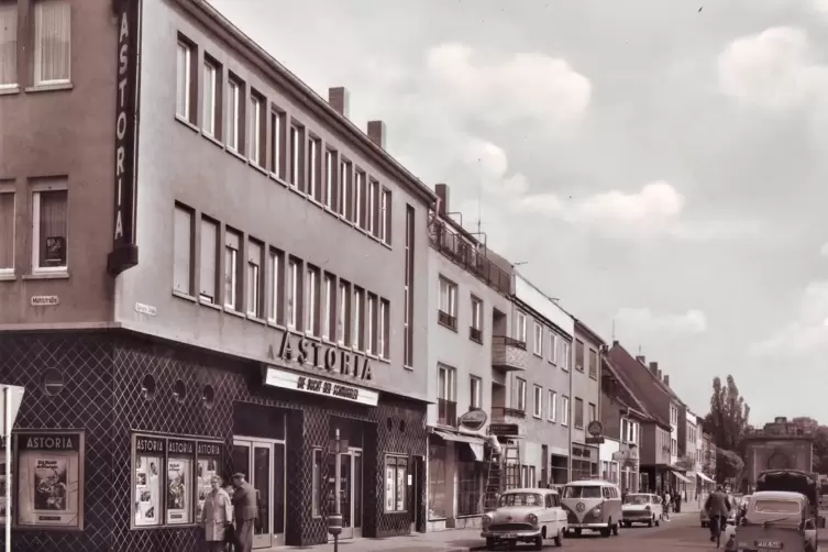 Das Astoria-Kino an der Ecke Speyerer Straße/Mühlstraße wurde 1953 in Betrieb genommen. 