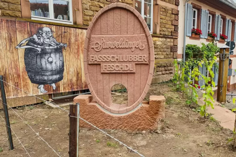 Ein Denkmal erinnert an die Anfänge des Festes. 