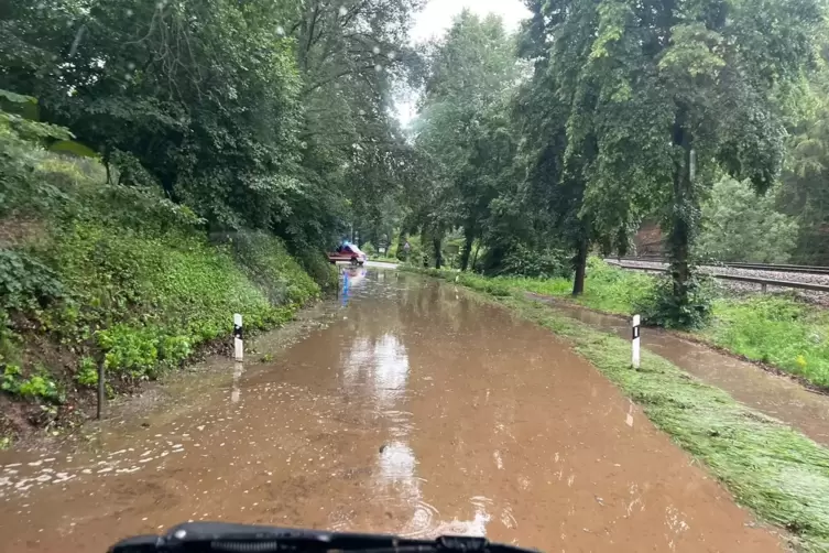 Auf einigen Straßen stand das Wasser höher als 20 Zentimeter. 