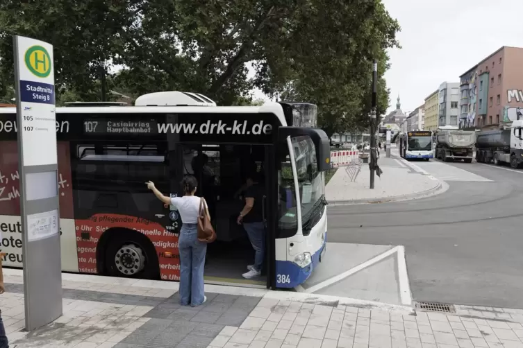 Seit Mittwoch fahren die Busse etwas anders. Bei den meisten Kunden hat es sich schon herumgesprochen, sagt Boris Flesch. 