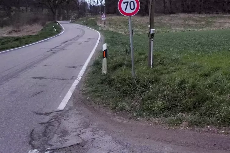 Die Straße Richtung Altheim soll saniert werden.