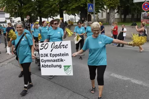 Eine beachtliche Truppe boten die Gymnastikdamen der DJK Eppstein beim Kerweumzug auf.