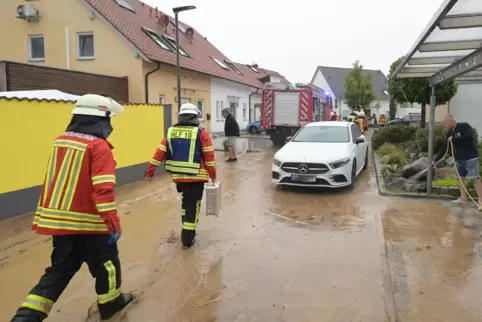 Gefordert: die Feuerwehr nach dem Starkregen Anfang Mai in Mechtersheim.