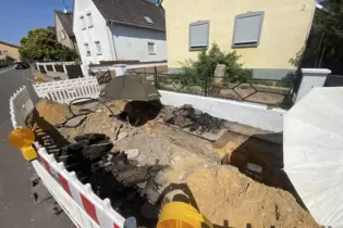 Fehlersuche: Aufgerissene Straße in Bockenheim.