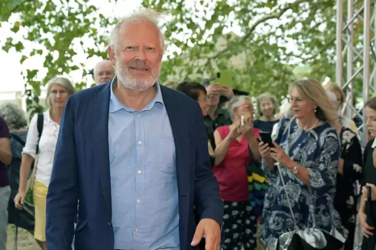 Bad in der Menge bei „Kieler Wetter“: Axel Milberg bei der Ankunft auf der Ludwigshafener Parkinsel. 