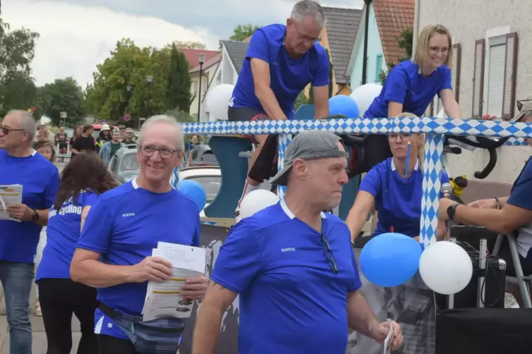 Kreativ: Der TV Rödersheim schafft es, die Indoor-Cycling im Freien zu demonstrieren – noch dazu mobil. 