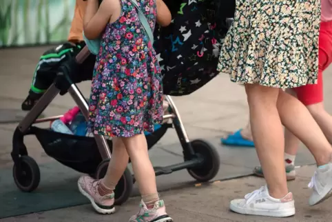 Alle Familien sollen einen sogenannten Garantiebetrag erhalten.