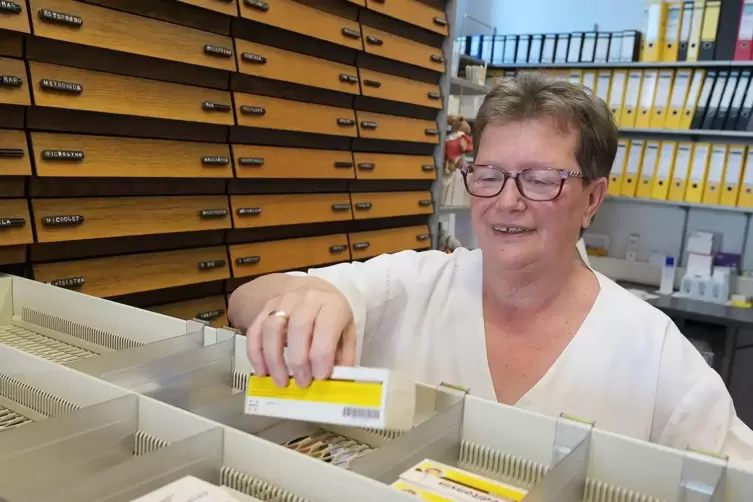 Ordnung steht bei ihr an erster Stelle: Christel Schindeldecker in der Sonnenapotheke