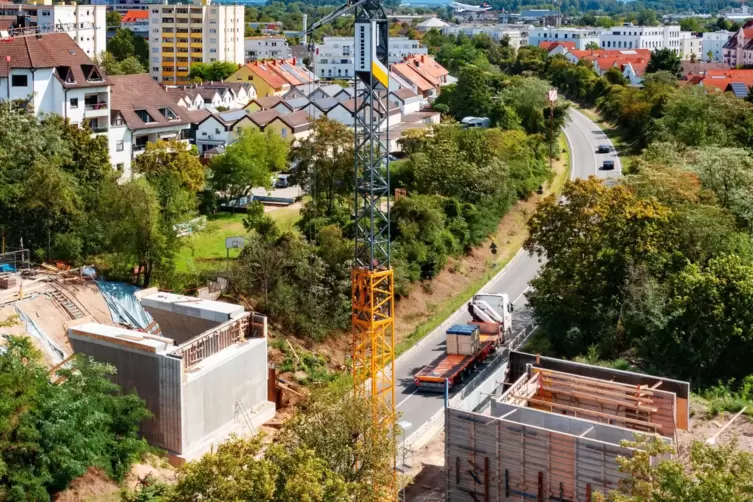 Nimmt langsam Form an: neue Closwegbrücke.