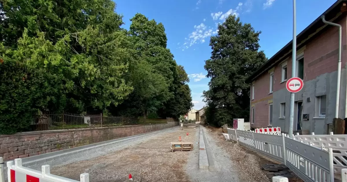 Ortsdurchfahrt Abschnitt Zwischen Bahnhofstraße Und Pizzeria Im Oktober Fertig Hochspeyer 7346