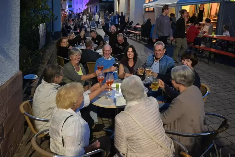 In der Hauptstraße kann auch dieses Jahr wieder gefeiert werden. Unser Bild stammt aus 2022.