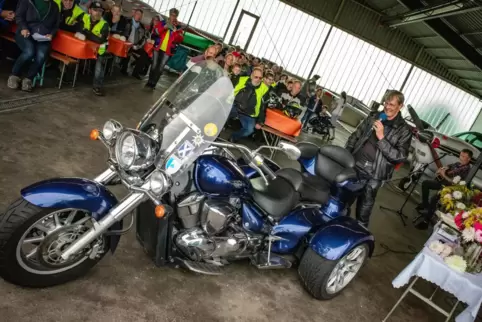 Auch solche Dreiräder zählen zu den Krafträdern. Dieses gehört Winterbachs Pfarrer Tilo Brach, hier beim Motorradgottesdienst am