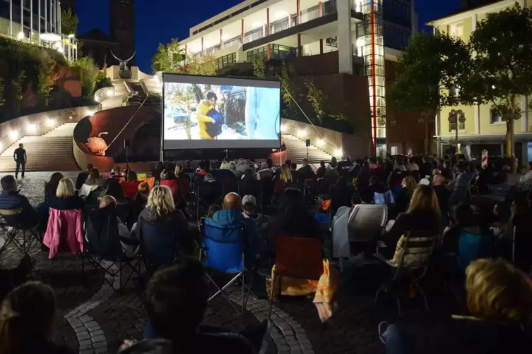 Unter freiem Himmel Filme schauen: Schlossplatzkino im Jahr 2018. 