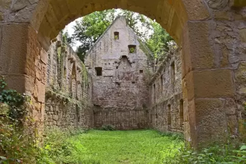 Magischer Ort der Stille: die Klosterruine Disibodenberg.